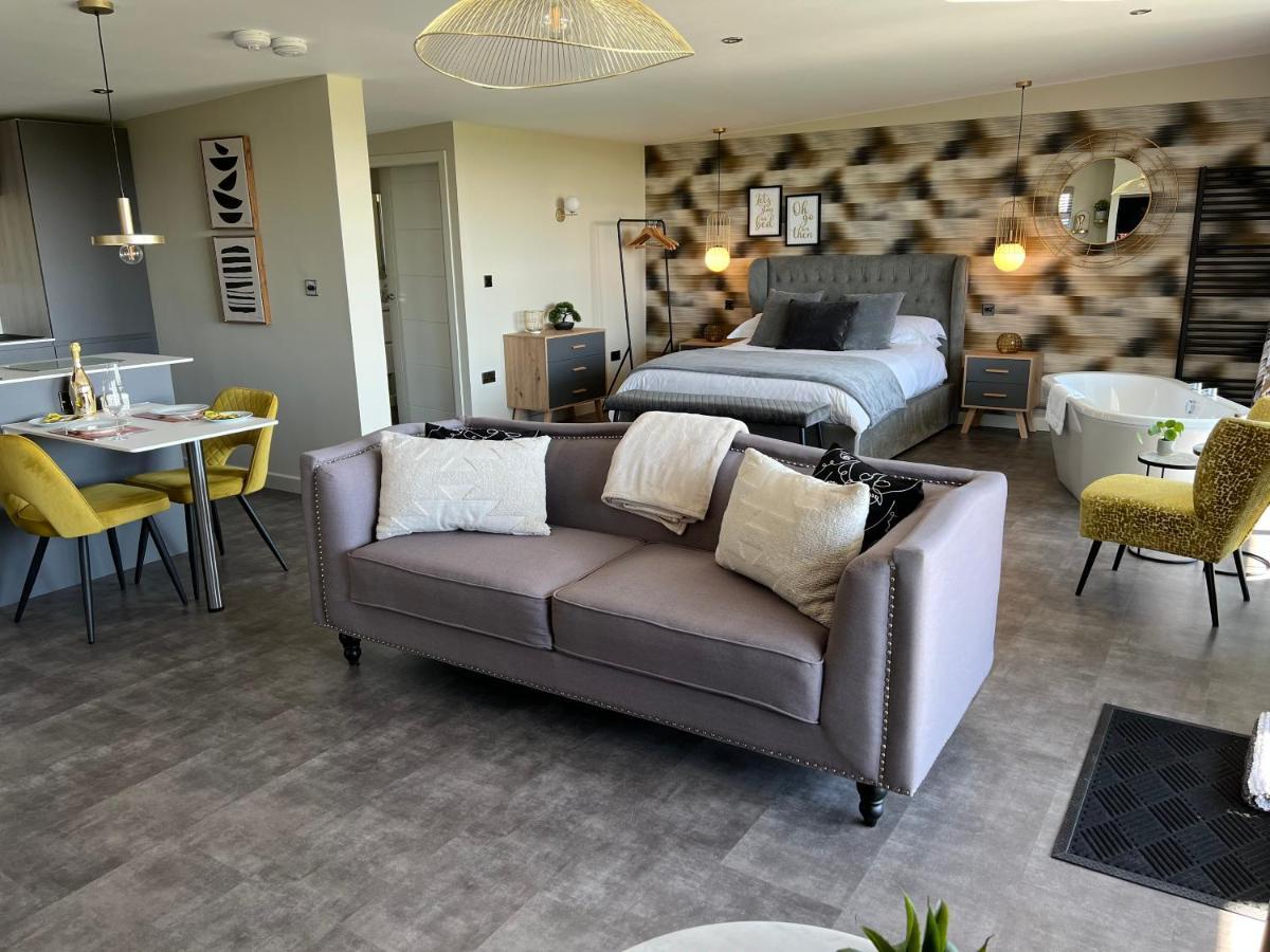 Loudoun Mains Luxury Lodges Newmilns ภายนอก รูปภาพ