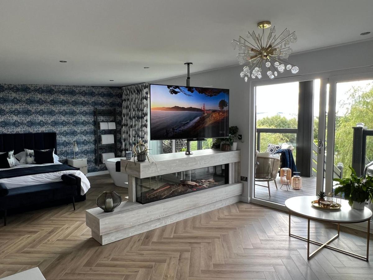 Loudoun Mains Luxury Lodges Newmilns ภายนอก รูปภาพ